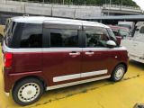 車両右側面からの写真になり。車をご覧になりたい時はお気軽に最寄りの店舗へご相談下さい。