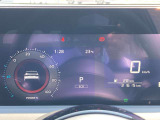 メーター内にドライブアシストディスプレイがあり、ドライバーに必要な車両情報を表示してくれます♪