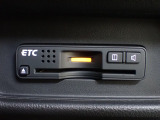 デザインスッキリのビルトイン『ETC』!高速道路の特典はもちろん、キャッシュレスなので料金所では徐行するだけで通過可能です!