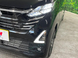 【LEDヘッドライト】悪天候や夜間走行時も良好な視界を確保し安心して運転できる高輝度LEDヘッドライトを装備!点灯速度が早く、消費電力も抑えられています。