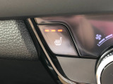 【シートヒーター】スイッチを押せば、座面と背もたれで体を温めてくれます♪