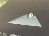 【エマージェンシーブレーキ】走行中に前方の車両等を認識し、衝突しそうな時は警報とブレーキで衝突回避と被害軽減をアシスト。より安全にドライブをお楽しみいただけます。
