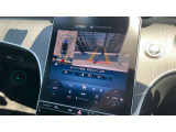 【コマンドシステム】センターのコントローラーとスイッチ類及び音声認識機能により、ナビゲーションやオーディオ&ビジュアル、車両設定等を安全に操作できます。また高精度ディスプレイを採用しています。