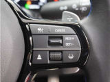◆アダプティブクルーズコントロール◆予め設定した車速内でクルマが自動的に加減速。前走車との適切な車間距離を維持しながら追従走行します。【LKAS】車線維持支援システムでステアリング操作を支援。