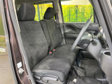 運転席シート廻りは使用感も少なく、良好な状態となっています。前オーナー様が丁寧に使っていたことがよくわかりますね。
