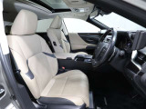 乗る者の気持ちをときめかせるハイクオリティな室内空間となっています。