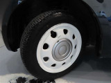タイヤサイズは、155/65R14です。
