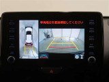 パノラミックビューモニター付きです。車両を上から見たような映像をディスプレイオーディオ画面に表示。運転席からの目視だけでは見にくい、車両周辺の状況をリアルタイムでしっかり確認できます。