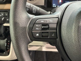 ステアリングにオーディオ操作スイッチが付いています。オーディオ画面に直接タッチしなくても操作が出来ますので、運転に集中できます。