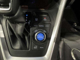 【電動パーキング】ボタンひとつでパーキングON。女性の方や運転に慣れていない方にも安心.