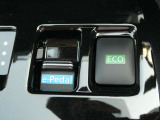 e-Pedalはアクセルとブレーキの操作を1つのペダルで行えます!加速はペダルを踏み込み、離すと自動的に減速。ブレーキペダルを使わず停止できるため、運転がよりスムーズに、燃費も向上します!