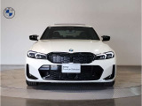 ☆BMWの代名詞とも言える【キドニーグリル】一目見ただけでBMW車であると認識できる確固たるアイコンとして存在感を放ちます☆