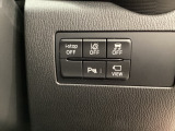 各種機能の切替スイッチは運転席パネル下に集約されています。任意で切り替え可能なため状況に合わせてお使いください。