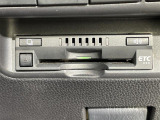 【ETC】有料道路を利用する際に料金所で停止することなく通過できる、ETC車載器(ノンストップ自動料金収受システム機器)が装備されています。セットアップを行うことで利用可能になります。