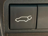 【パワーバックドア】スマートキーや運転席のボタンを押すだけでリアゲートが自動で開閉します!荷物を持っている時や、高い位置にあるバックドアを閉める際に便利な機能です♪