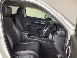 Hondaセンシング搭載ミリ波レーダーと単眼カメラで、クルマの前方の状況を認識。ブレーキやステアリングの制御技術と協調し、安心・快適な運転や事故回避を支援する先のシステムです