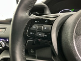 ステアリングにオーディオ操作スイッチが付いています。オーディオ画面に直接タッチしなくても操作が出来ますので、運転に集中できます。
