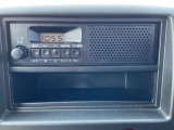 1DINスピーカー内蔵AM/FMラジオを装備しています。
