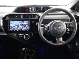 スタイリッシュなデザインのインパネ。各操作スイッチは使いやすい位置に配置されてます。