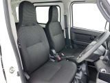 高いホールド性で運転姿勢が安定します。長距離ドライブでも疲れにくいのが魅力です。快適なドライビングライフをお送りください♪