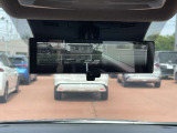スマートルームミラーは室内の荷物などで後方の視界が遮られても、カメラの映像を直接ルームミラーに表示することができ、視界を確保できます。