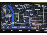純正9インチSDナビ。CD・DVD・SD・高画質で鮮明な映像が楽しめるフルセグTV対応です。ナビに連動したETCを搭載しています。利用日や料金の確認がモニターで出来て便利ですよ。