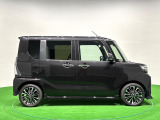 ドアは約90度に開くので荷物も積み込みやすく、乗り降りもしやすい♪ ロングドライブも快適に過ごせる工夫がいっぱいです♪♪
