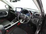 シンプルで使いやすいデザインの運転席です。