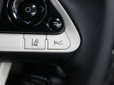 レーダークルーズコントロールには全車速追従機能を搭載し、ミリ波レーダーと単眼カメラで先行車を認識し、車速に応じた車間距離を保ちながら先行車に追従し、ドライバーの運転負荷を軽減します。