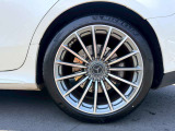気になるお車がありましたら右の電話番号から直接お店にお問い合わせください。支払方法から車両情報、状態までなんでもご説明させて頂きます。スタッフ一同ご連絡お待ちしております。