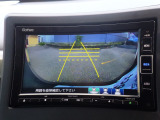 バック駐車が苦手な方や、初めてのお車で不安な方でも後方をナビ画面に映してくれるので、ラクラク停められます。