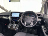 運転席まわりです。 各操作スイッチは使いやすい位置に配置されてます。