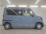 リアドアは左右スライドドアとなっております。群馬の強い風でもドアが煽られることがないので、狭い場所でも安心して荷物などを下すことが可能です。