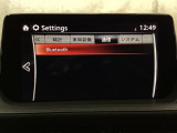 Bluetoothに接続することで、スマートフォンに入っている音楽アプリを車内で楽しめたり、通話が出来ます♪