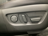 運転席にはパワーシートを装備!シート位置を記憶するメモリー機能付きなのでご夫婦で2名分セットすると便利です♪