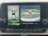 上から見下ろしているような視点で周囲が確認できるアラウンドビューモニターです。上から見下らしているような映像によって縦列駐車もラクラク、駐車が苦手な人の強い味方です!