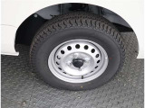 かっこいいホイールですね。 車のイメージを大きく左右するホイール部分はコダワリを持ちたいですね。