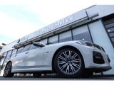 【BMWアロイホイール】軽量かつ強度に拘ったアロイホイール。走行性能ポテンシャルを引き出す設計。タイヤのサイドウォールが強化されたランフラットタイヤは、パンク時にタイヤがつぶれてもリムから外れません。