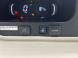 充電用USB端子と、シガーソケット電源が用意されております。