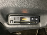 ハンドルの左下にETCがついています。高速道路の料金所の通過も楽々です。カードの取り出しもしやすい場所についています。