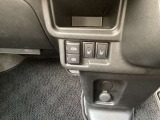 運転席、助手席にシートヒーターを装備。USB電源ソケットも装備しております。