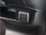 ◆アクセサリーソケット◆ドラレコの電源やスマートフォンの充電等に使用できる便利な電源ソケット!使いやすい場所に装備されています。