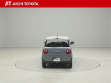 後方視界は、大きなバックドアガラスを採用し、十分確保されています。この車には、バックカメラは付いていませんが、後方センサーが助けてくれます。