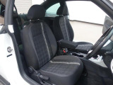 こちらのお車には認定中古車保証が1年間付いておりますのでご安心ください。さらなる安心を、という場合には、有料にはなりますが延長保証もございます。