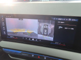 【アラウンドビューモニター】バックカメラに加え、360度のカメラで駐車も楽々。駐車が苦手な方でも安心してお乗りいただけます。