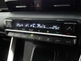 車内の温度管理に便利なオートエアコン☆