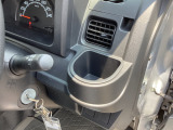 運転席にはカップホルダーを装備しています。