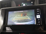 『バックガイドモニター』走行ラインを誘導してくれる補助線もありますので車庫入れが苦手な方も楽ちんです!!