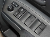 電動格納式ドアミラー・パワーウインドウを装備しています。