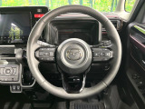 インテリアに合わせたデザインのステアリングは、運転される方のことも考え、運転しやすい形状、大きさです。是非一度、実際に触ってお確かめください。